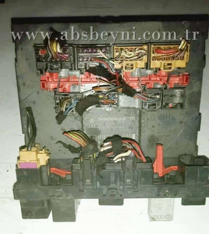 8P0907279A kodlu Audi A3 3D 2.0 TDI Sterownik Modül Sigorta Kutusu Tablası BSM