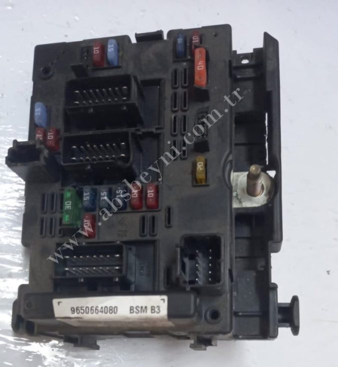 Peugeot 206 Sigorta Kutusu 9650664080 BSM-B3 (2) 9650664080 BSM-B3 kodlu Peugeot 206 Sigorta Kutusu
