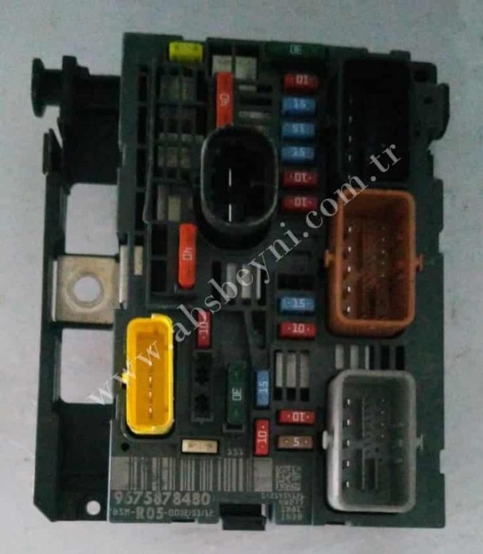 Peugeot 308 Sigorta Kutusu Tablası BSM R05 9664706280 9675878480 BSM R05 9664706280 9675878480 kodlu Peugeot 308 Sigorta Kutusu Tablası