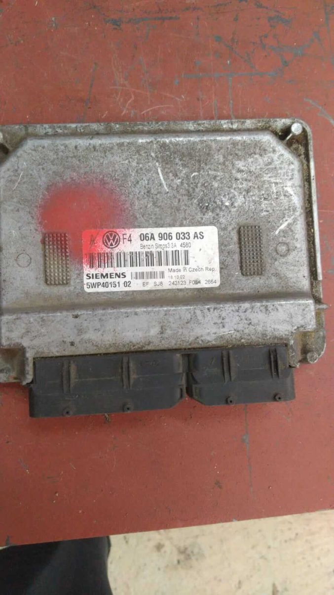 VW Golf 5 Çıkma Motor Beyni 06A906033AS 5WP4015102 Siemens 06A 906 033 AS 5WP40151 02 Simos 3.3A Simos3.3A SIMOS33A SIMOS3