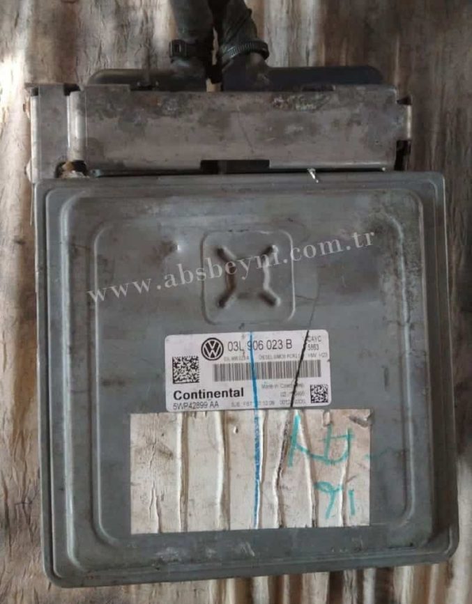 03L 906 023 B 5WP42899 AA kodlu Volkswagen Golf 1.6 Dizel Motor Beyni